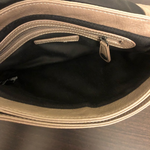 BCBGeneration clutch - Picture 3 of 7